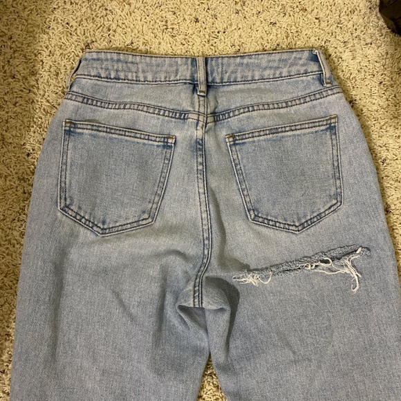 SOLD Pacsun High Waisted Mom Jeans w/ Butt rip - Picture 4 of 4